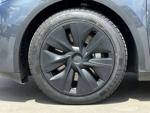 Used 2023 Tesla Model Y Long Range image 27