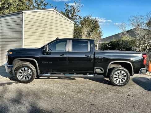 Used 2022 Chevrolet Silverado 2500 LT w/ Convenience Package image 3