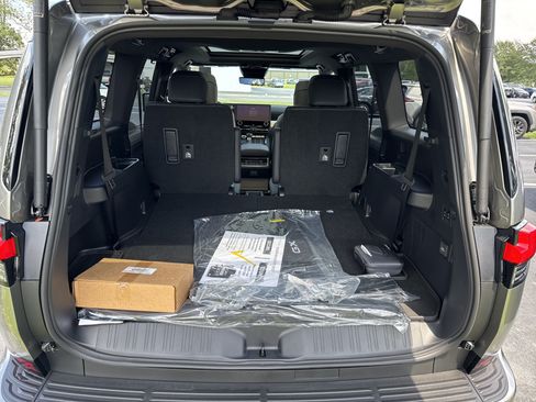Used 2026 Lexus GX 550 w/ Accessory Package (2T) AWD/4WD image 30