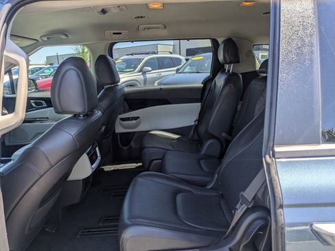 Used 2024 Kia Carnival EX FWD image 14