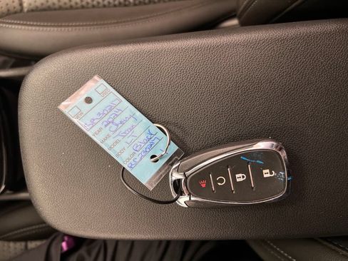 Used 2024 Chevrolet Trax LT FWD image 32