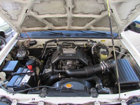 Used 1999 Isuzu Rodeo LS image 18