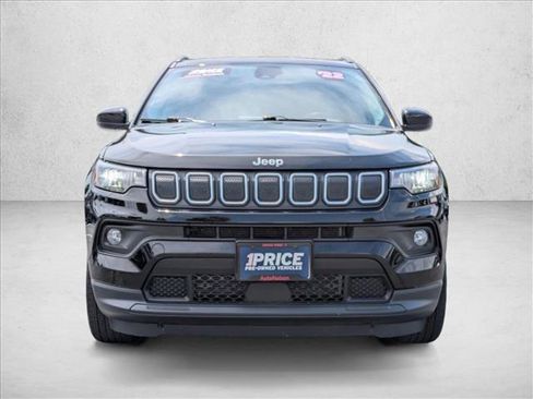 Used 2022 Jeep Compass Latitude w/ Convenience Group FWD image 2