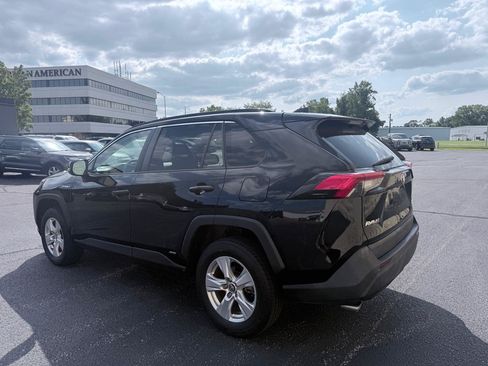 Used 2020 Toyota RAV4 XLE w/ Convenience Package AWD/4WD image 3