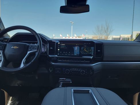 Used 2022 Chevrolet Silverado 1500 LTZ w/ LTZ Convenience Package II AWD/4WD image 18