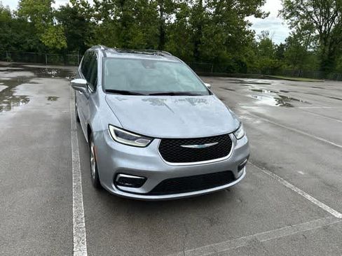 Used 2021 Chrysler Pacifica Limited FWD image 25