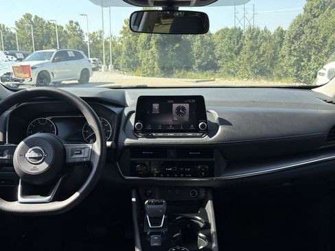 Used 2024 Nissan Rogue SV image 29