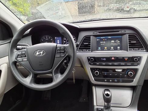 Used 2016 Hyundai Sonata SE FWD image 11