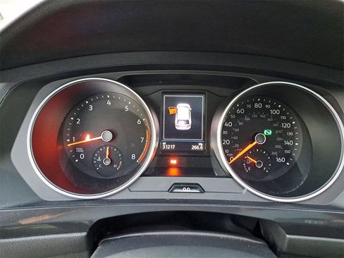 Certified 2021 Volkswagen Tiguan SE w/ Panoramic Sunroof Package image 19