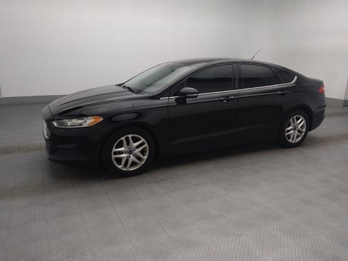 Used 2016 Ford Fusion SE FWD image 2