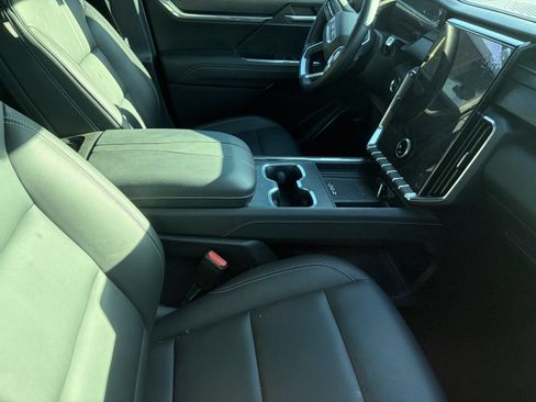 Used 2024 GMC Acadia Elevation FWD image 9