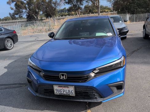 Used 2023 Honda Civic Sport image 2