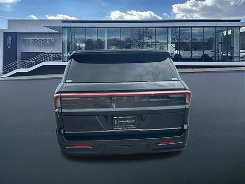 New 2026 Lincoln Navigator Reserve w/ Jet Appearance Package AWD/4WD image 7