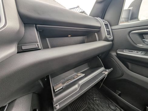 New 2026 RAM 1500 4x4 Crew Cab image 37