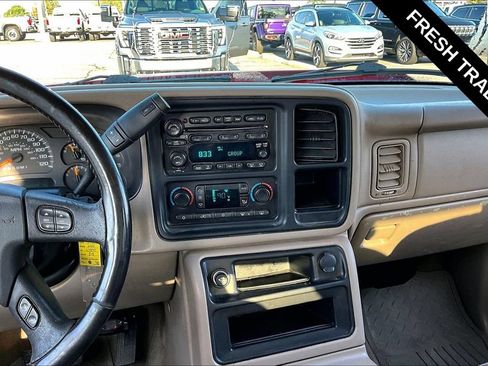 Used 2006 Chevrolet Silverado 2500 W/T w/ Skid Plate Package AWD/4WD image 9