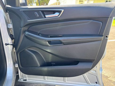 Used 2016 Ford Edge Titanium FWD image 18