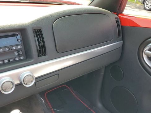 Used 2005 Chevrolet SSR image 22