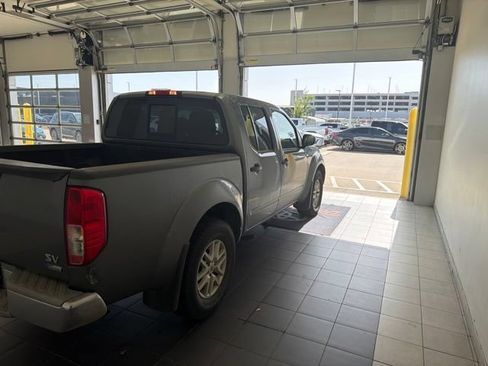 Used 2017 Nissan Frontier SV RWD image 4
