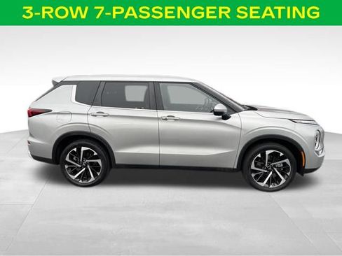 Used 2024 Mitsubishi Outlander SE AWD/4WD image 3