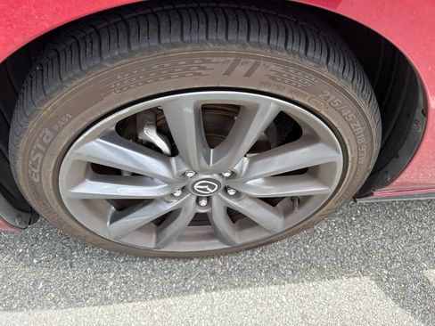 Used 2019 MAZDA MAZDA3 Hatchback w/ Preferred Package FWD image 14