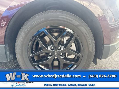 Used 2024 Ford Edge SEL AWD/4WD image 5