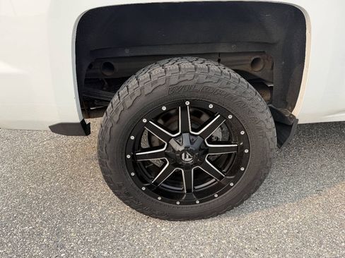 Used 2018 Chevrolet Silverado 1500 LT w/ LPO, Essentials Package AWD/4WD image 24