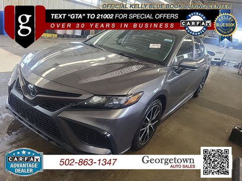 Used 2023 Toyota Camry SE image 1