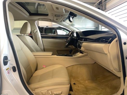 Used 2014 Lexus ES 350 w/ Premium Package image 25