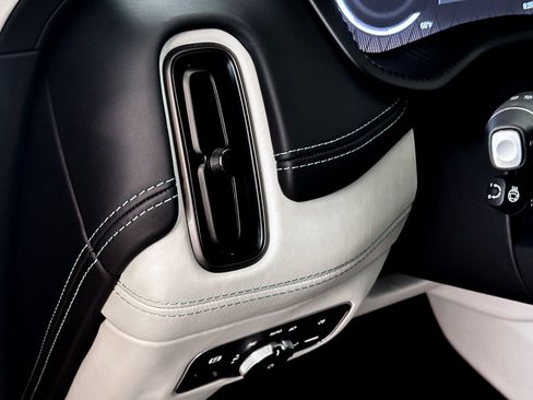 Used 2024 Aston Martin DBX 707 image 30