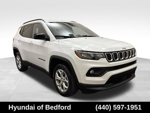 Used 2024 Jeep Compass Latitude AWD/4WD image 3