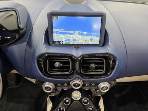 Used 2022 Aston Martin V8 Vantage Roadster image 13