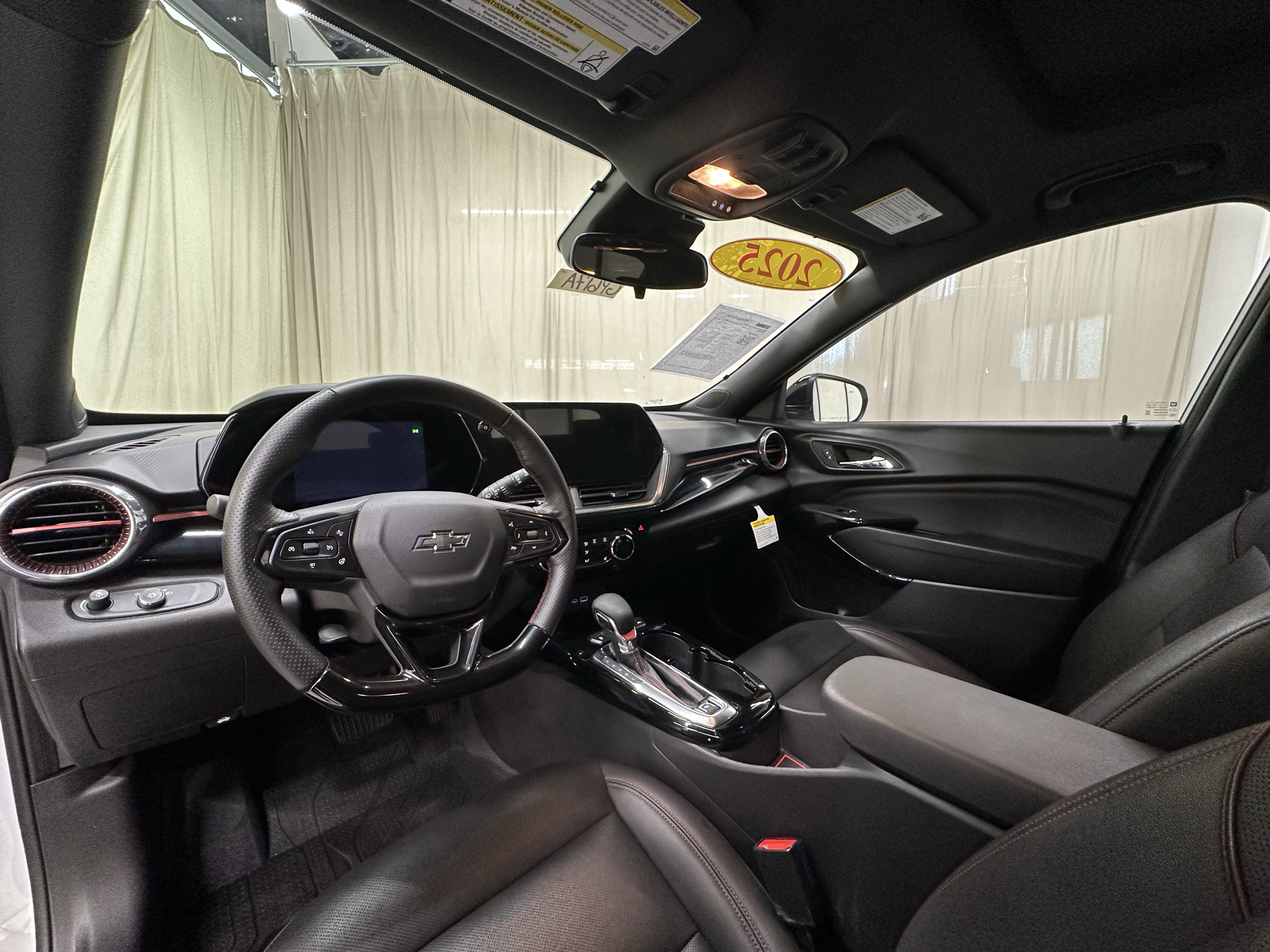 Used 2025 Chevrolet Trax RS w/ Sunroof Package FWD image 28