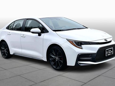 Used 2022 Toyota Corolla SE image 2