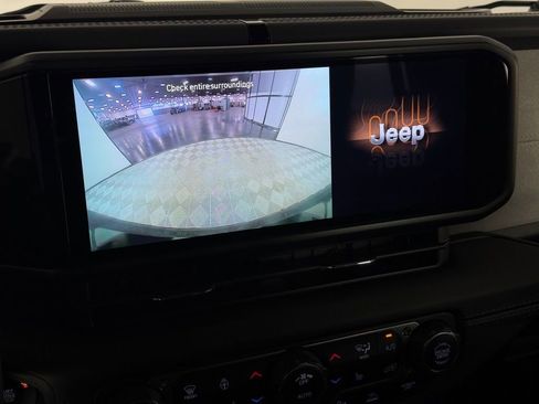 Used 2024 Jeep Wrangler Unlimited Sahara w/ Safety Group AWD/4WD image 20