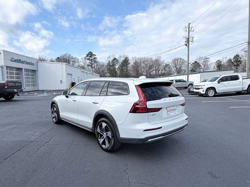 Used 2025 Volvo V60 B5 Cross Country Plus AWD/4WD image 6