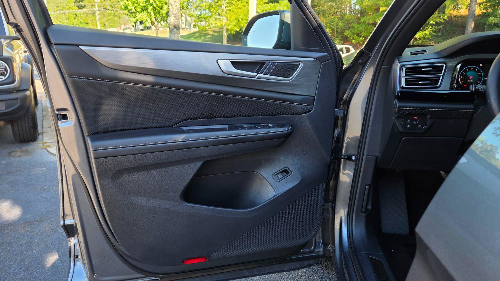 Certified 2024 Volkswagen Atlas Cross Sport SE AWD/4WD image 19