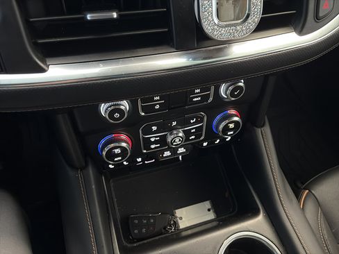 Used 2024 GMC Yukon AT4 w/ Technology Package image 7