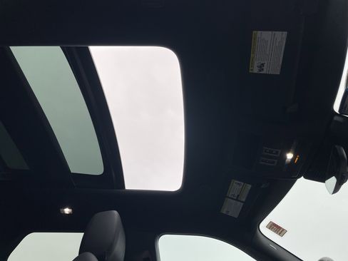 Certified 2024 Land Rover Range Rover Evoque S image 17