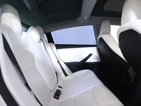 Used 2024 Tesla Model 3 image 17