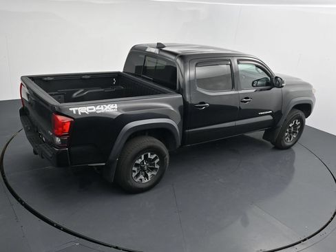 Used 2018 Toyota Tacoma TRD Off-Road w/ Technology Package AWD/4WD image 16