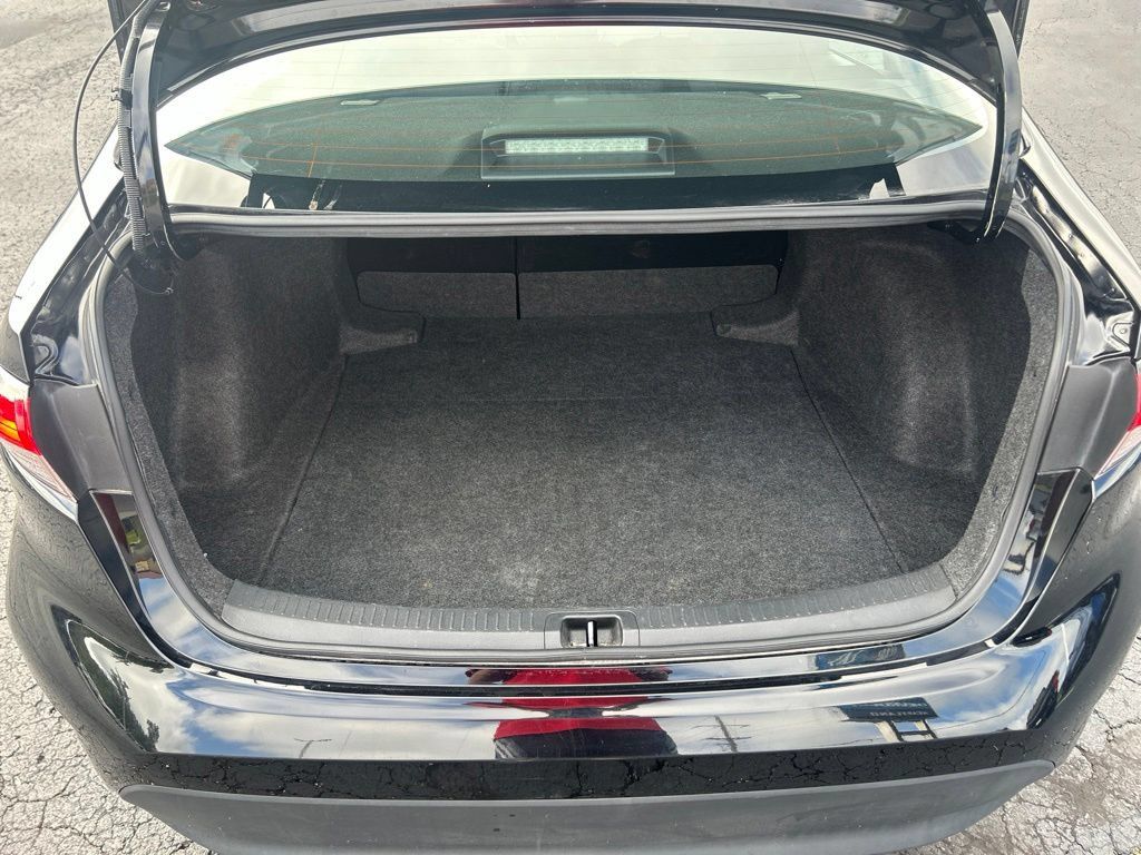 Used 2025 Toyota Corolla LE FWD image 33