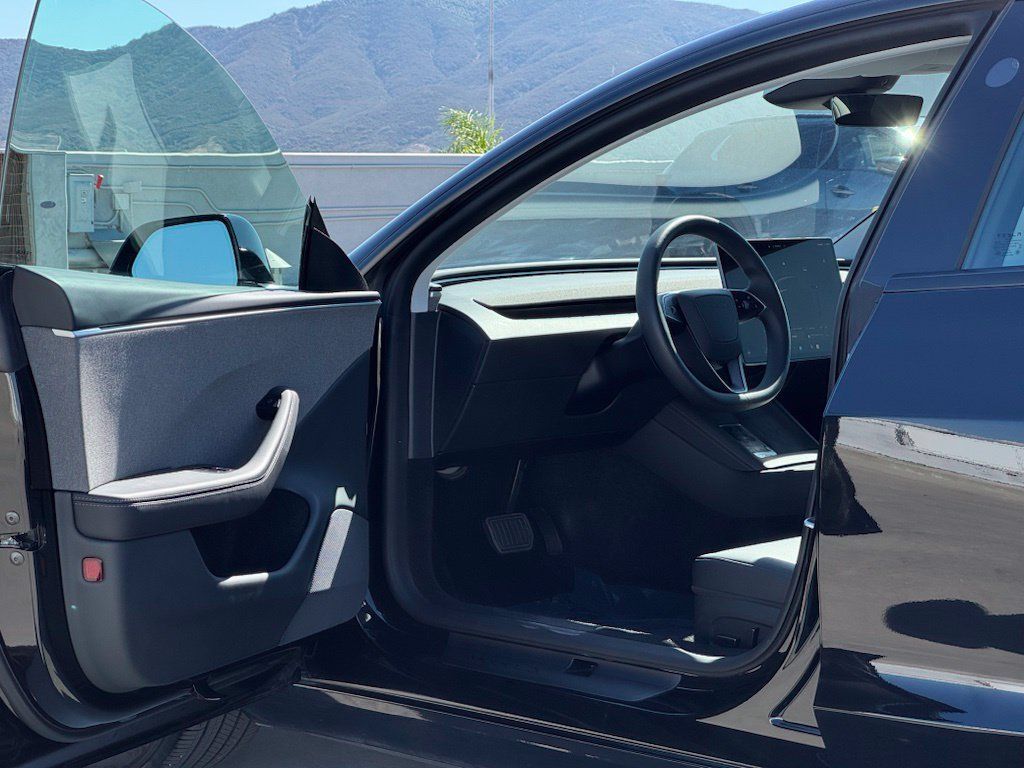 Used 2025 Tesla Model 3 RWD image 6