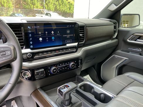 Used 2025 Chevrolet Silverado 1500 High Country w/ Technology Package AWD/4WD image 25