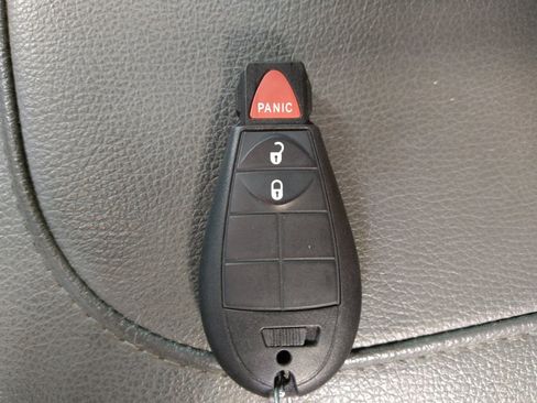 Used 2020 RAM 1500 Classic SLT AWD/4WD image 32