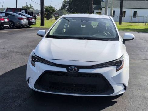 Used 2020 Toyota Corolla LE FWD image 3