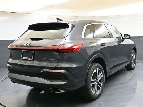 Used 2025 Audi Q5 Premium w/ Convenience Package image 5