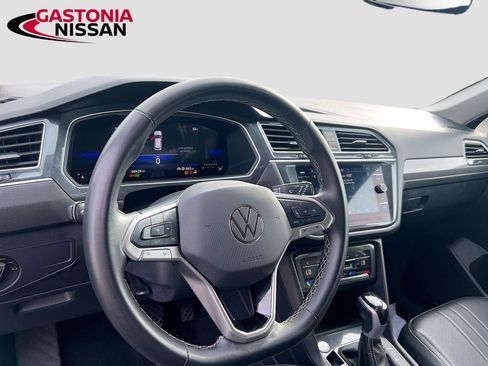 Used 2024 Volkswagen Tiguan SE image 11