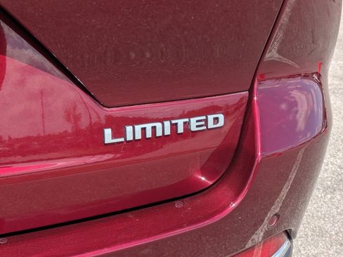 Used 2024 Jeep Grand Cherokee Limited image 8