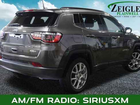 Used 2023 Jeep Compass Latitude image 3