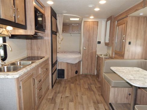 Used 2020 Chevrolet Express 4500 w/ RV Package image 37